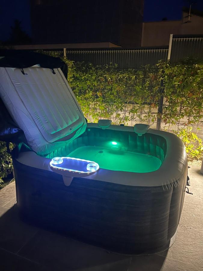 Appartement De Caractere Avec Jacuzzi Fréjus Exterior foto